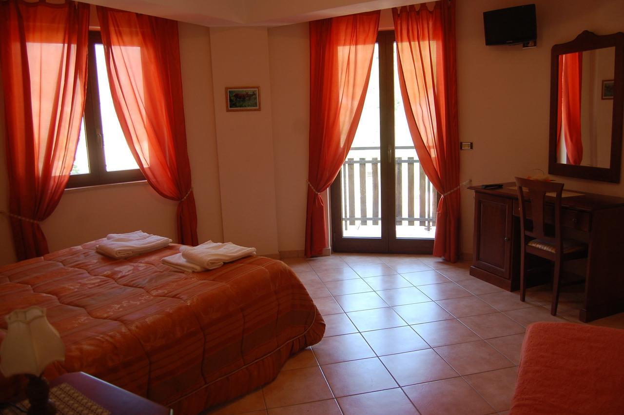 B&B La Tana Dell'Orso Villalago Экстерьер фото